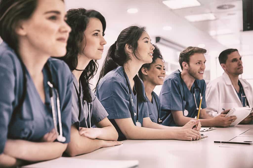 General reasons to become a medical assistant